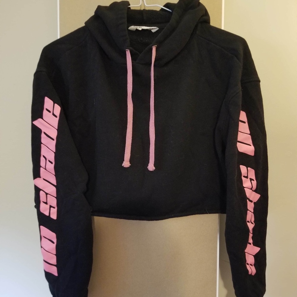 Graphic Cropped Hoodie